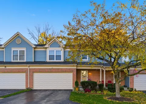 911 Old Oak Cir, Algonquin, IL 60102