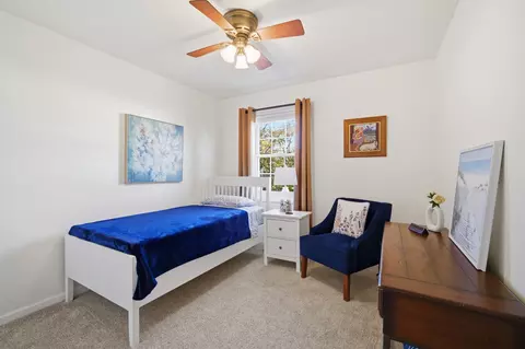Bedroom - 911 Old Oak Cir, Algonquin, IL 60102 photo 2 of 2