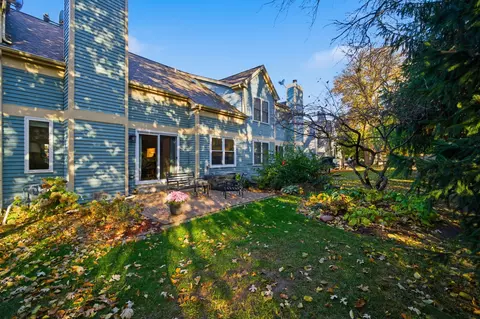 Exterior - 911 Old Oak Cir, Algonquin, IL 60102 photo 3 of 4