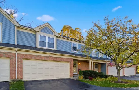 Exterior - 911 Old Oak Cir, Algonquin, IL 60102 photo 2 of 4