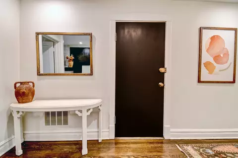 Entry Way - 1447 W Warner Ave #2W, Chicago, IL 60613 photo 1 of 2