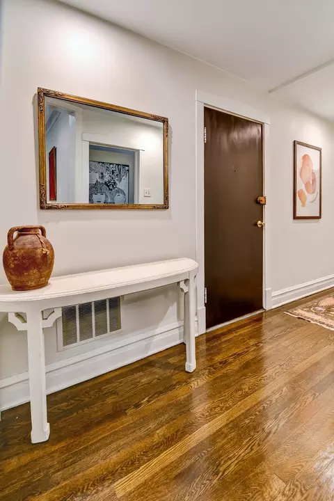Entry Way - 1447 W Warner Ave #2W, Chicago, IL 60613 photo 2 of 2