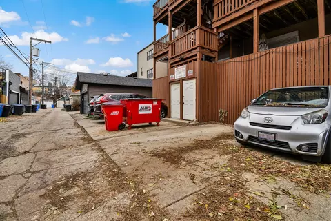 Exterior - 1447 W Warner Ave #2W, Chicago, IL 60613 photo 5 of 6