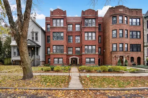 1447 W Warner Ave #2W, Chicago, IL 60613