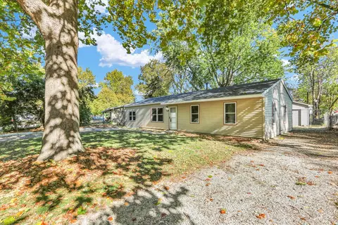 1402 Scottsdale Dr, Champaign, IL 61821