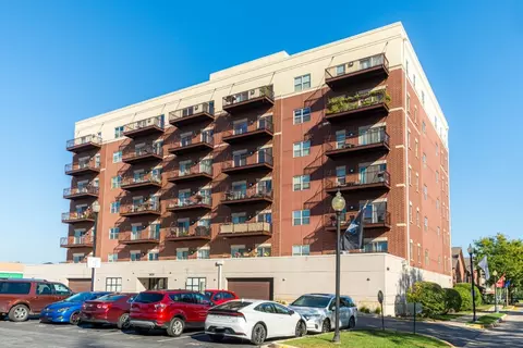 1650 Riverwoods Dr #205, Melrose Park, IL 60160