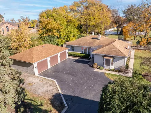 1615 Greenwood Rd, Glenview, IL 60026
