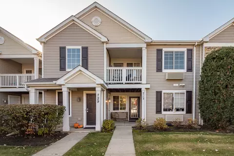 713 Silverstone Dr #713, Carpentersville, IL 60110