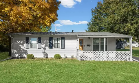 407 W Oak St, Le Roy, IL 61752