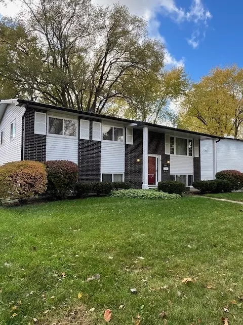 2705 Dana Ave, Waukegan, IL 60087