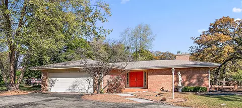1305 Oaktree Ln, Kankakee, IL 60901