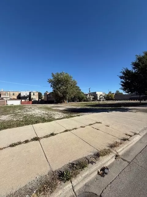 2906 W Madison St, Chicago, IL 60612