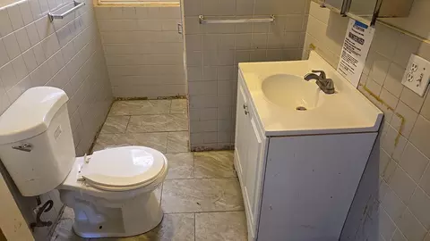 Bath - 612 E 90th St, Chicago, IL 60619 photo 2 of 5