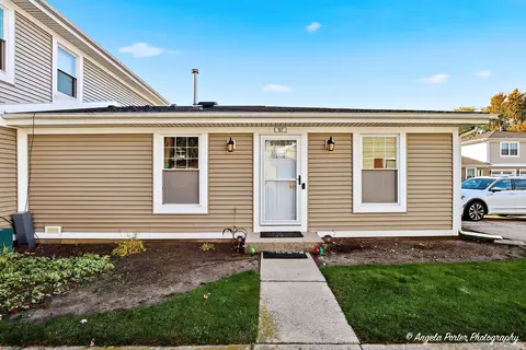 357 Farmingdale Cir, Vernon Hills, IL 60061