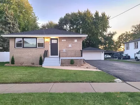 7025 W 84th St, Burbank, IL 60459