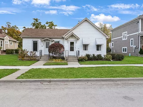 717 Warner Ave, Lemont, IL 60439