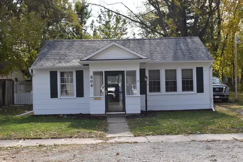 806 E Washington St, Pontiac, IL 61764