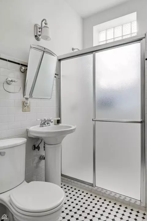 Bath - 5522 S Everett Ave #3S, Chicago, IL 60637 photo 2 of 2