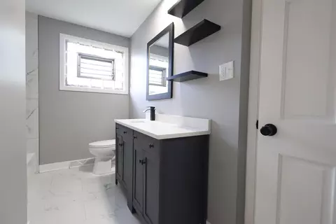 Bath - 15742 End Ave, Dolton, IL 60419 photo 2 of 5