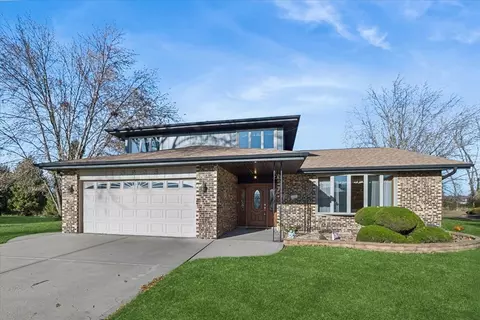 10925 Valley Ct, Palos Hills, IL 60465