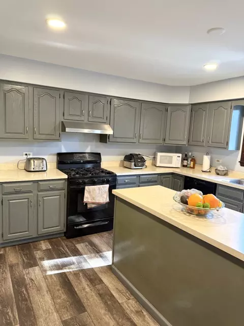 Kitchen - 1433 Columbus Dr, Bolingbrook, IL 60490 photo 1 of 3