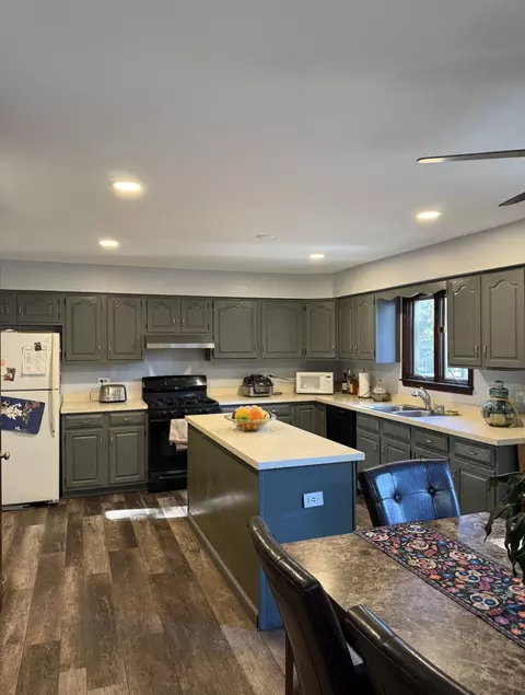 Kitchen - 1433 Columbus Dr, Bolingbrook, IL 60490 photo 3 of 3