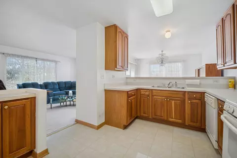Kitchen - 2401 Daybreak Ct, Elgin, IL 60123 photo 1 of 2