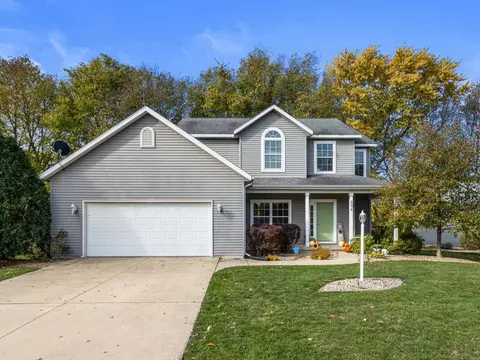 504 Crestview Dr, Monticello, IL 61856