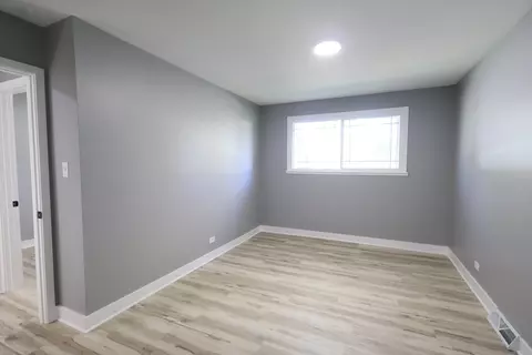 Bedroom - 4401 Adele Ln, Oak Forest, IL 60452 photo 2 of 3