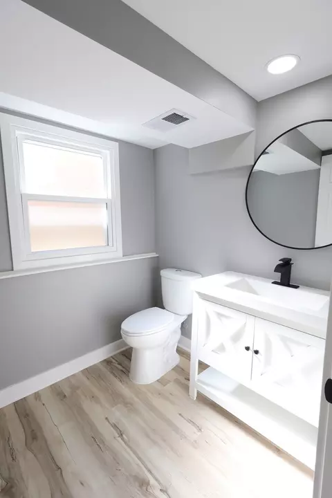 Bath - 4401 Adele Ln, Oak Forest, IL 60452 photo 3 of 3