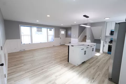 Living - 4401 Adele Ln, Oak Forest, IL 60452 photo 1 of 2