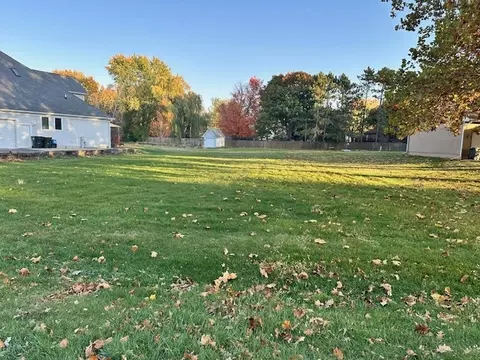 876 Holiday Dr, Lake Holiday, IL 60548