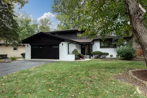 213 Hiawatha Trl, Wood Dale, IL 60191