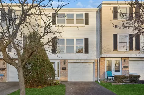 923 Banbury Ct, Schaumburg, IL 60194