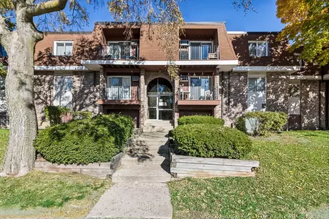 620 Mesa Dr #310, Hoffman Estates, IL 60169