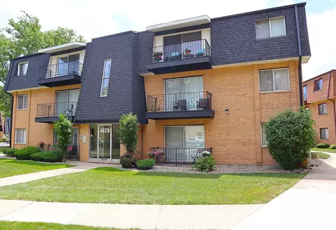 4829 W 109th St #203, Oak Lawn, IL 60453