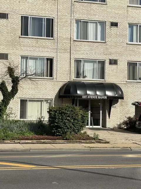 1227 S Harlem Ave #406, Berwyn, IL 60402