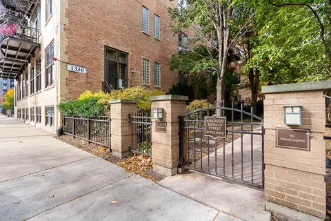1330 W Monroe St #310, Chicago, IL 60607