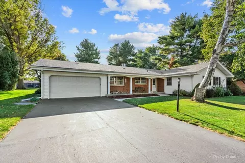 977 Lindenwood Dr, Aurora, IL 60506