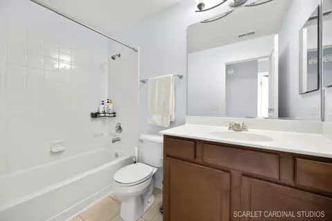 Bath - Undisclosed, Des Plaines, IL 60016 photo 3 of 3