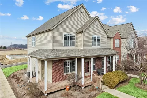 607 Clayton Cir #607, Sycamore, IL 60178
