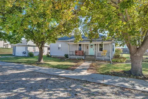 216 N Cash St, Seneca, IL 61360