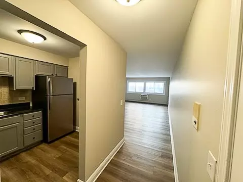 Entry Way - 677 S River Rd #2D, Des Plaines, IL 60016 photo 2 of 2