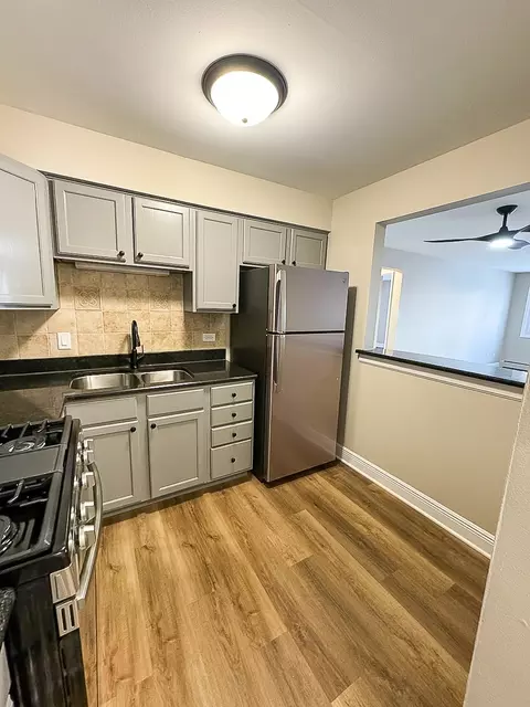 Kitchen - 677 S River Rd #2D, Des Plaines, IL 60016 photo 1 of 4