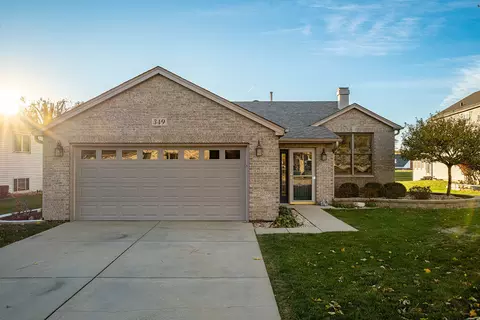 349 Meadows Dr, Sugar Grove, IL 60554