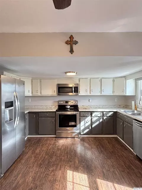 41 Main St, Carthage, IL 62321 photo 8