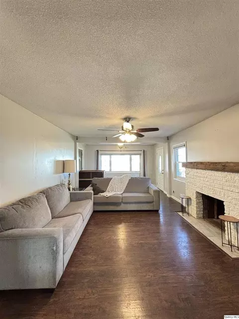 41 Main St, Carthage, IL 62321 photo 11