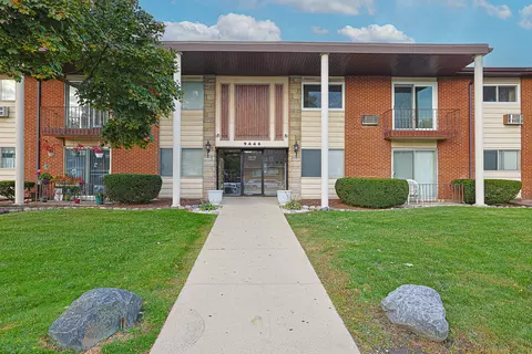9446 Dee Rd #2F, Des Plaines, IL 60016