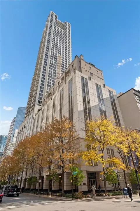 55 Erie St #1903, Chicago, IL 60611