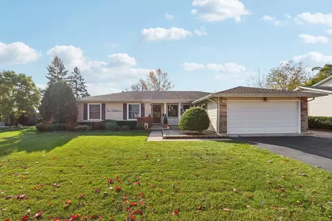 73 Hastings Ave, Elk Grove Village, IL 60007